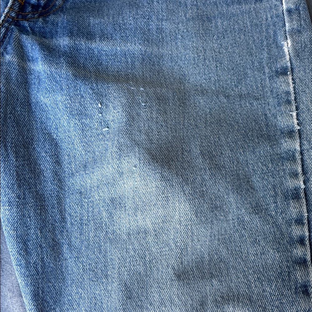 Vintage Levi's Men's Straight Jeans in Faded Blue - Picture 12 of 12